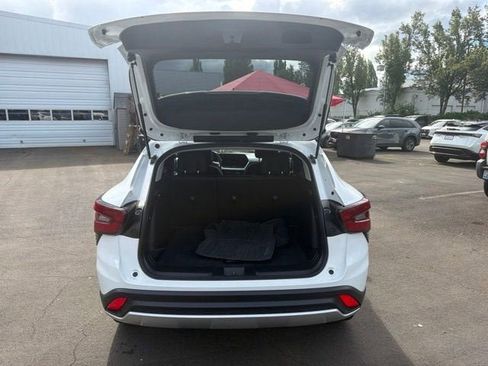 Used 2025 Chevrolet Trax LT w/ Driver Confidence Package FWD image 29