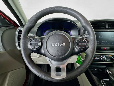 Used 2025 Kia Soul LX image 11