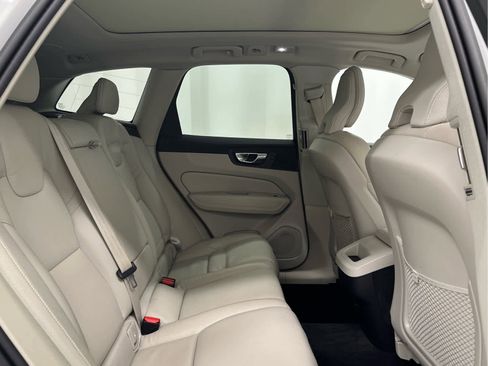 Used 2023 Volvo XC60 B5 Plus image 21