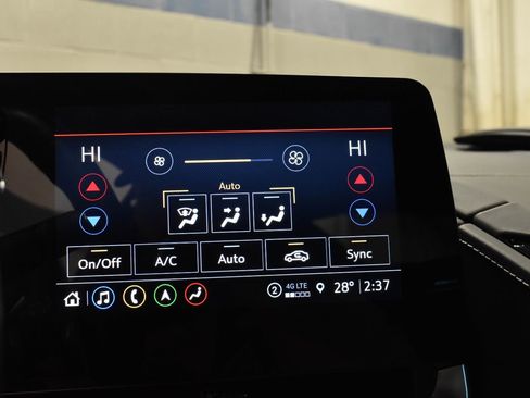 Used 2022 Chevrolet Corvette Stingray Premium Cpe w/ Body-Color Dual Roof Package image 12