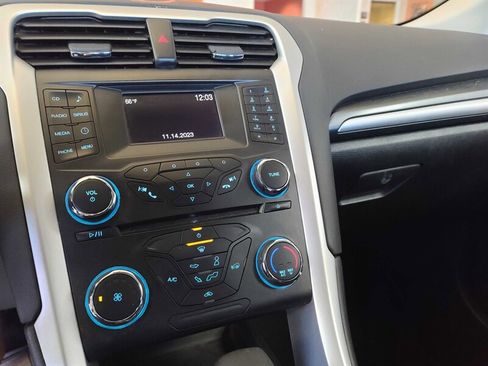 Used 2014 Ford Fusion SE image 23