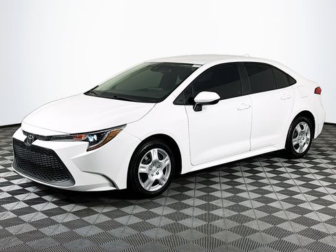Used 2021 Toyota Corolla LE image 4