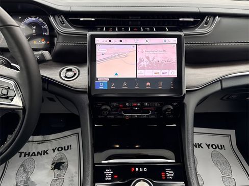 New 2025 Jeep Grand Cherokee Overland image 15