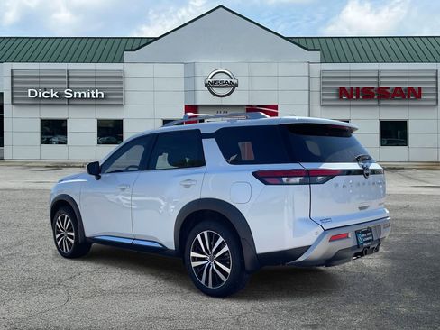 Used 2025 Nissan Pathfinder Platinum image 4