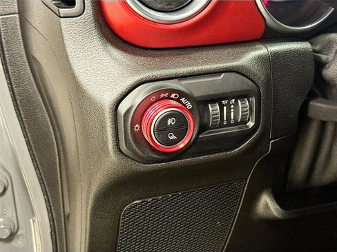 Used 2021 Jeep Gladiator Rubicon image 10