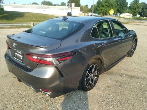 Used 2024 Toyota Camry SE FWD image 5
