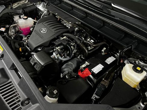 Certified 2024 Toyota Highlander XLE image 11