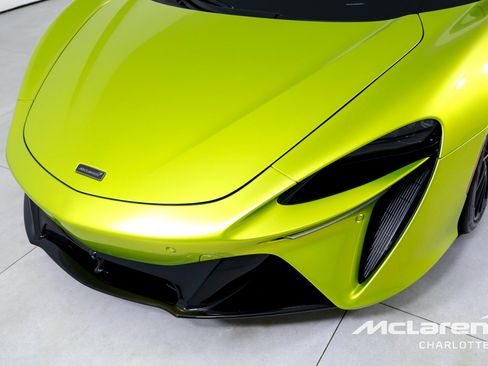 Used 2025 McLaren Artura Spider RWD image 27