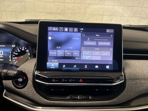 Used 2023 Jeep Compass Latitude image 23