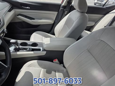Used 2025 Nissan Altima 2.5 SV FWD image 6