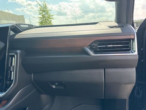Used 2025 GMC Yukon XL Denali RWD image 21