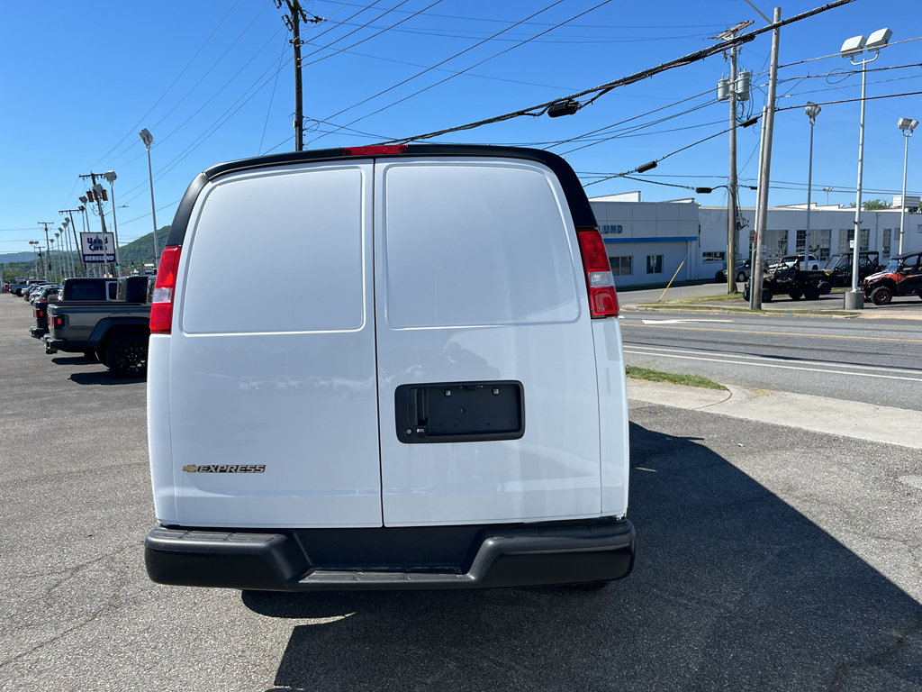 New 2026 Chevrolet Express 2500 Extended RWD image 4
