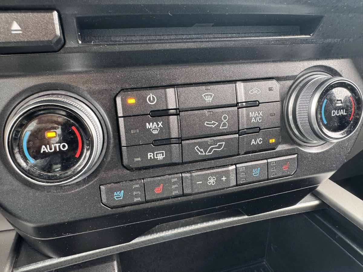 Used 2017 Ford F150 Lariat w/ Equipment Group 502A Luxury AWD/4WD image 33
