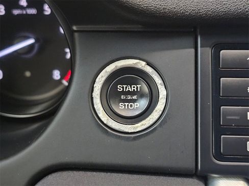 Used 2019 Land Rover Discovery Sport SE image 33