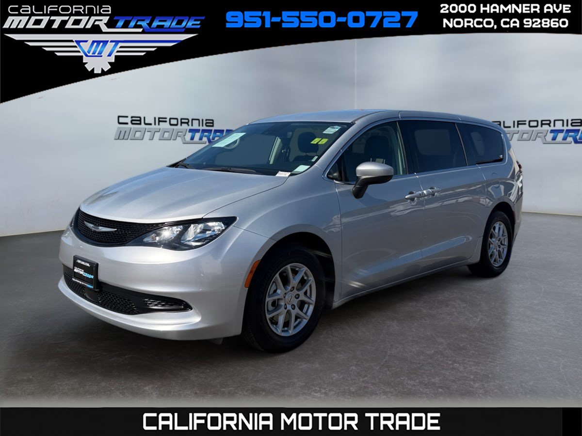 Used 2023 Chrysler Voyager LX FWD image 1