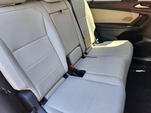 Used 2020 Volkswagen Tiguan SE w/ 3rd Row Seat Package AWD/4WD image 16