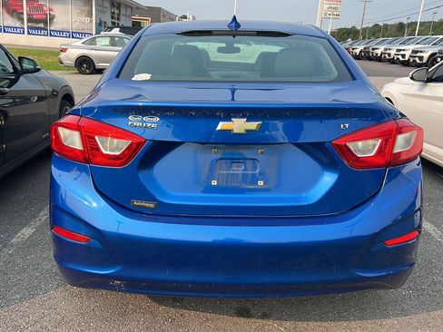 Used 2017 Chevrolet Cruze LT w/ Convenience Package FWD image 4