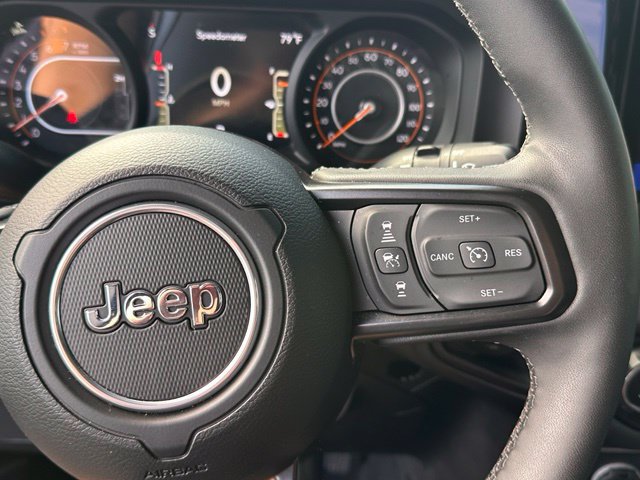 Used 2025 Jeep Wrangler Unlimited Rubicon AWD/4WD image 23