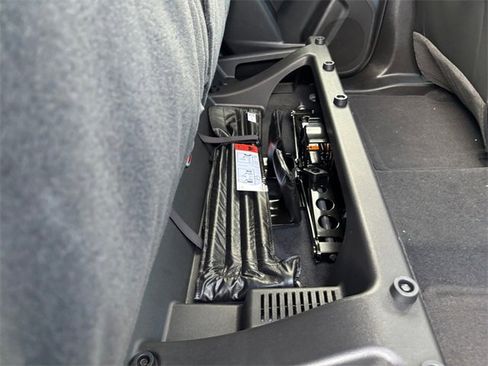 New 2025 Chevrolet Colorado ZR2 w/ Off-Road Front Bumper Package image 32