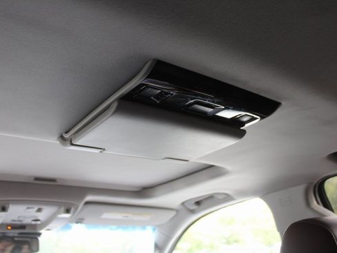 Used 2019 Chevrolet Suburban Premier w/ Premier Plus Edition image 23