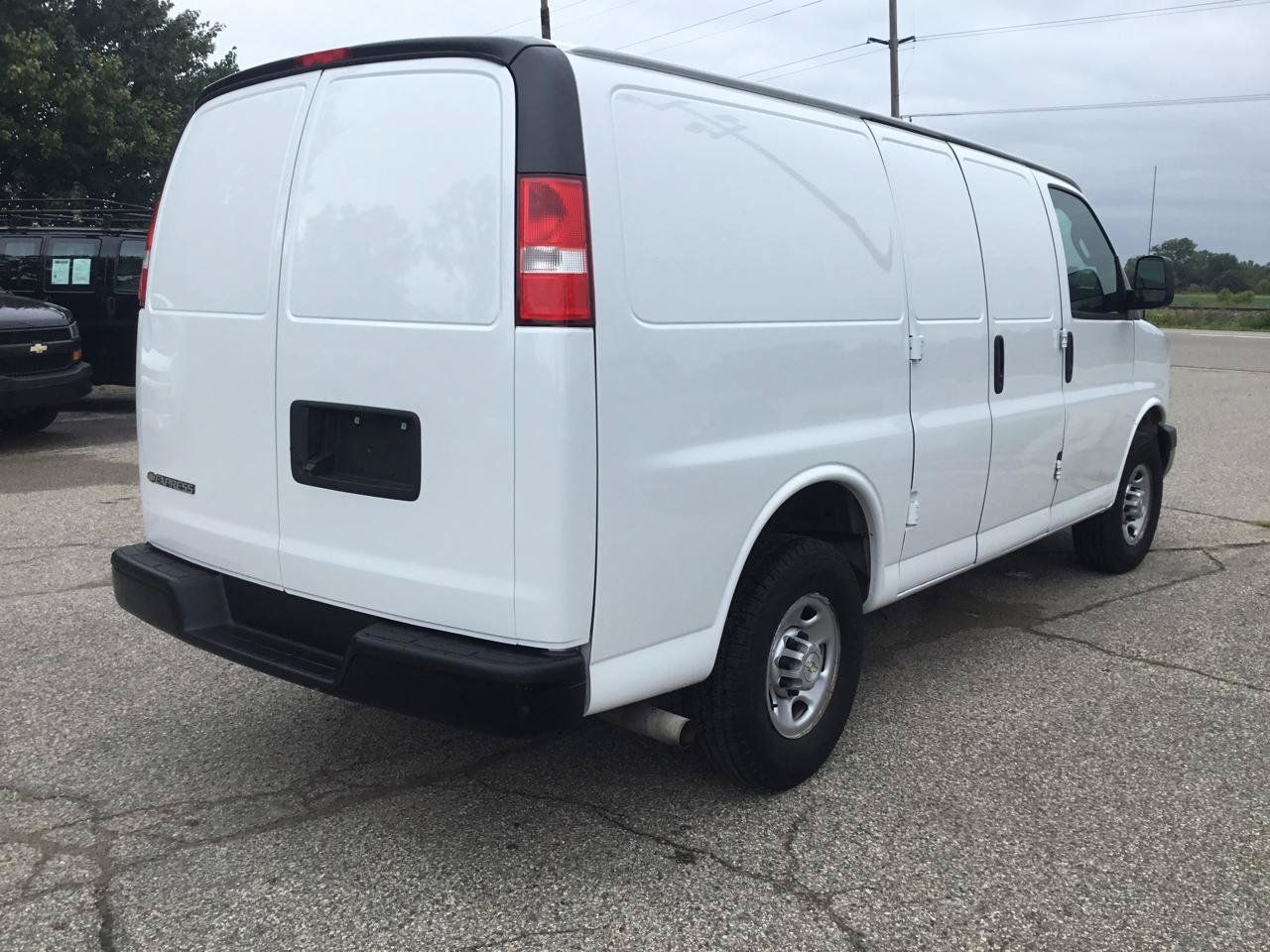 Used 2021 Chevrolet Express 2500 w/ Communications Package RWD image 6