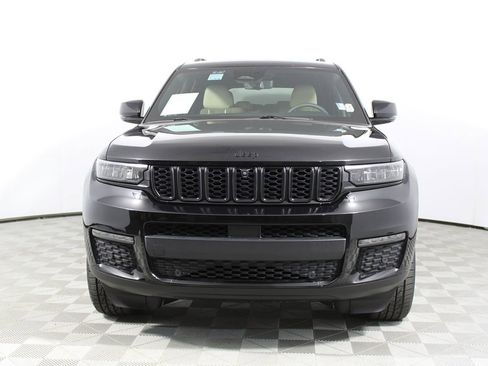 Used 2023 Jeep Grand Cherokee L Limited w/ Luxury Tech Group II image 2