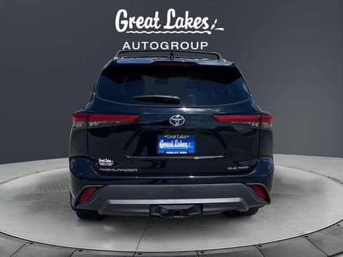 Used 2022 Toyota Highlander XLE AWD/4WD image 4