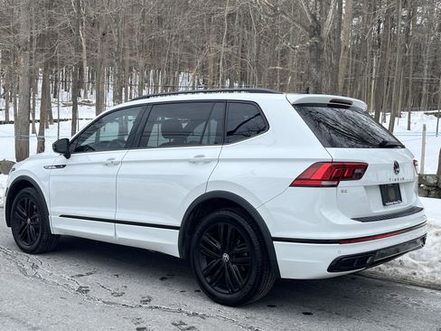 Used 2022 Volkswagen Tiguan SE R-Line image 16