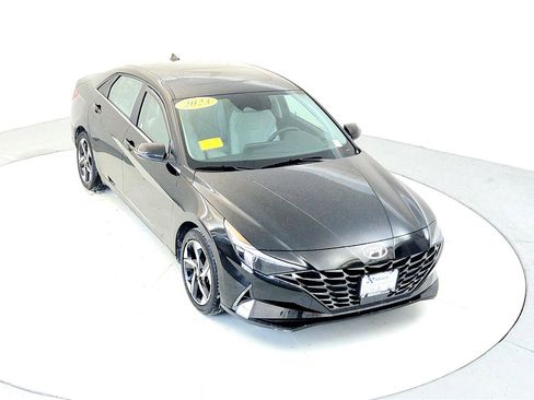 Used 2023 Hyundai Elantra Limited image 13