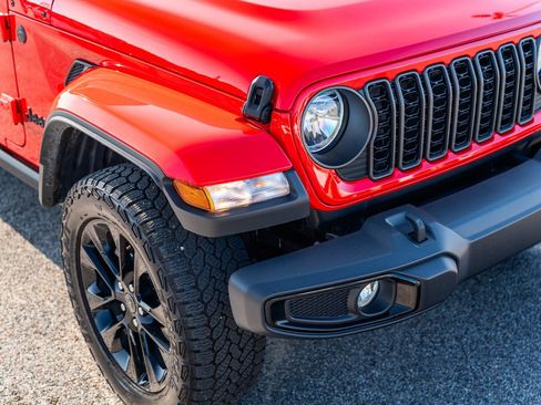 Used 2024 Jeep Gladiator Sport AWD/4WD image 12