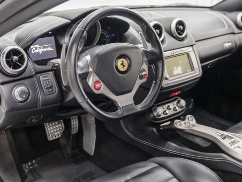 Used 2014 Ferrari California image 12