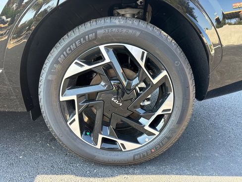 Certified 2025 Kia Sportage SX AWD/4WD image 20