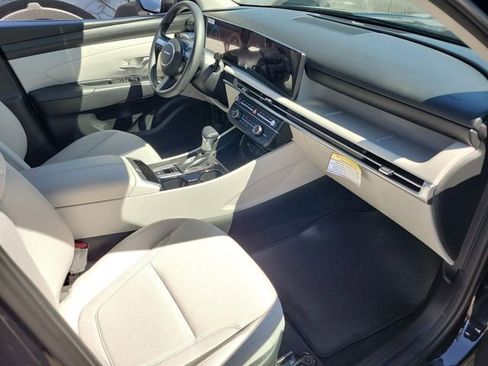 Certified 2025 Hyundai Tucson SE image 16