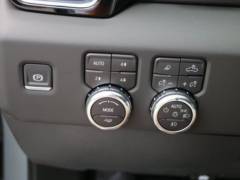 Used 2025 GMC Sierra 1500 Denali w/ Denali Reserve Package AWD/4WD image 23