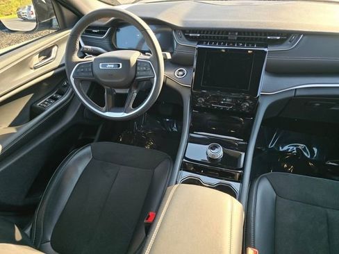 Used 2023 Jeep Grand Cherokee L Laredo image 38