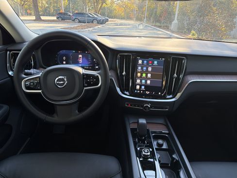 Certified 2025 Volvo V60 B5 Cross Country Plus image 30