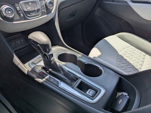 Certified 2022 Chevrolet Equinox LS w/ LPO, Floor Liner Package AWD/4WD image 24