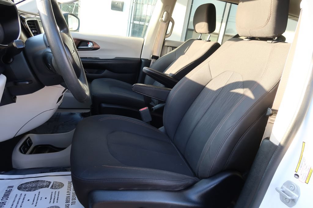 Used 2018 Chrysler Pacifica Touring w/ Security Group FWD image 5