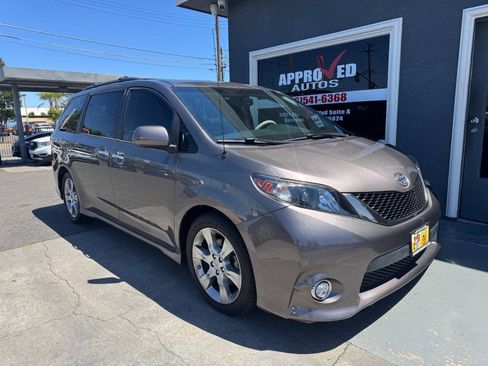 Used 2014 Toyota Sienna SE FWD image 1