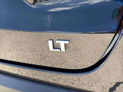 Used 2025 Chevrolet Trax LT FWD image 9