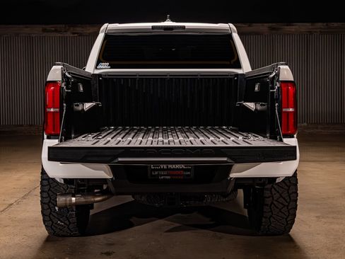 Used 2026 Toyota Tacoma 4x4 Double Cab image 9