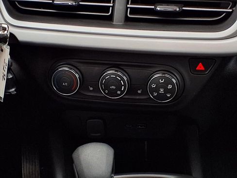 Used 2024 Chevrolet Trax RS image 15