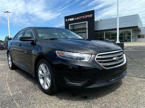 Used 2017 Ford Taurus SE FWD image 1