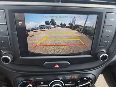 Used 2025 Kia Soul LX w/ LX Technology Package FWD image 16