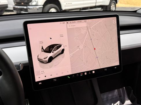 Used 2023 Tesla Model Y Performance AWD/4WD image 30