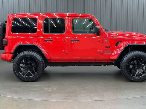 Used 2025 Jeep Wrangler Unlimited Sahara w/ Safety Group AWD/4WD image 6