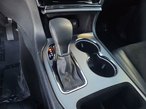 Used 2019 Jeep Grand Cherokee Altitude image 16