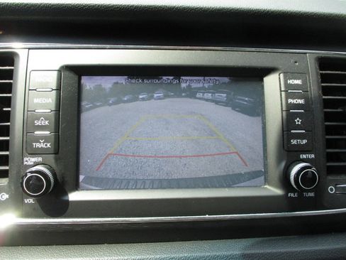 Used 2020 Kia Sedona LX FWD image 9