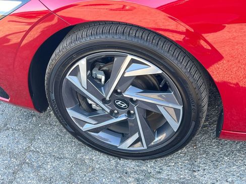 Used 2025 Hyundai Elantra SEL image 29