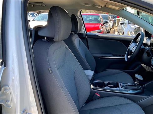Used 2025 Kia K4 LXS image 9